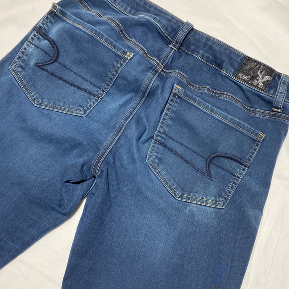 American Eagle Jegging. Super Super Stretch. Size 10. Medium Wash. Black Label. - Picture 5 of 9